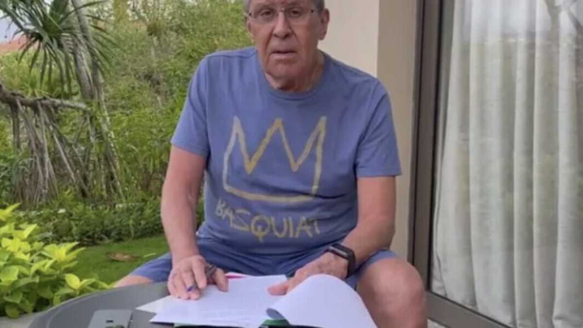 Immagine di Con quell’iWatch al polso, Lavrov sta cercando di chiederci aiuto