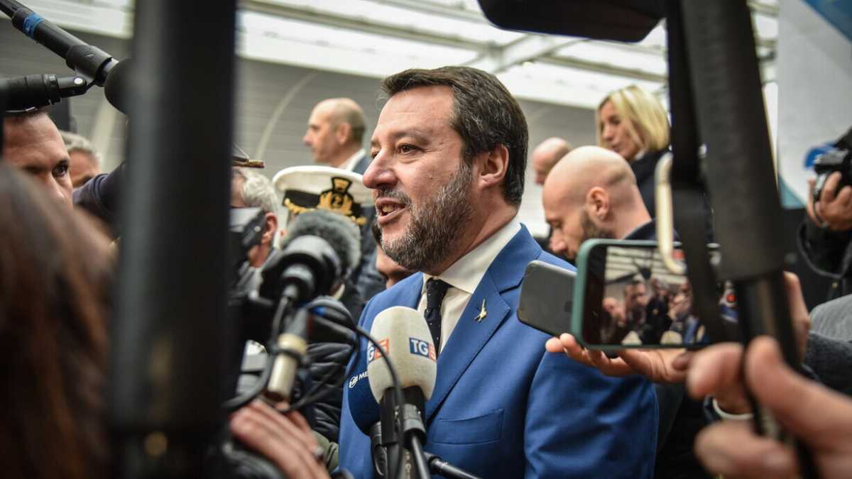 Immagine di Salvini contro i bulli, chi vincerà?