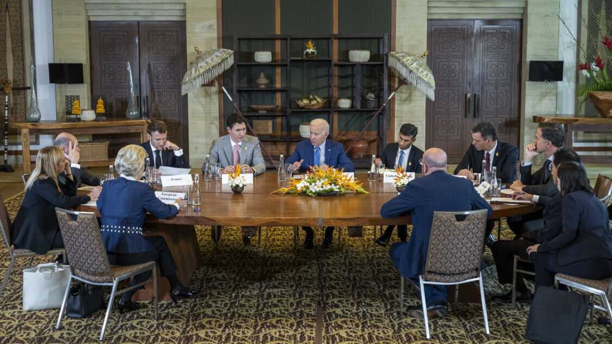 Immagine di Missili sul territorio europeo. Biden: "Ancora non sappiamo da dove sono stati lanciati"
