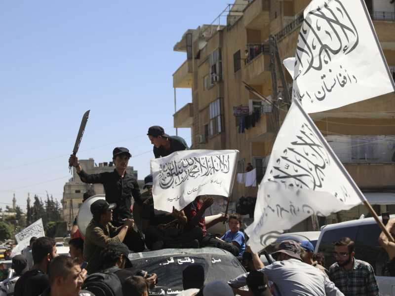 &nbsp;Miliziani di Hts a Idlib (foto LaPresse)