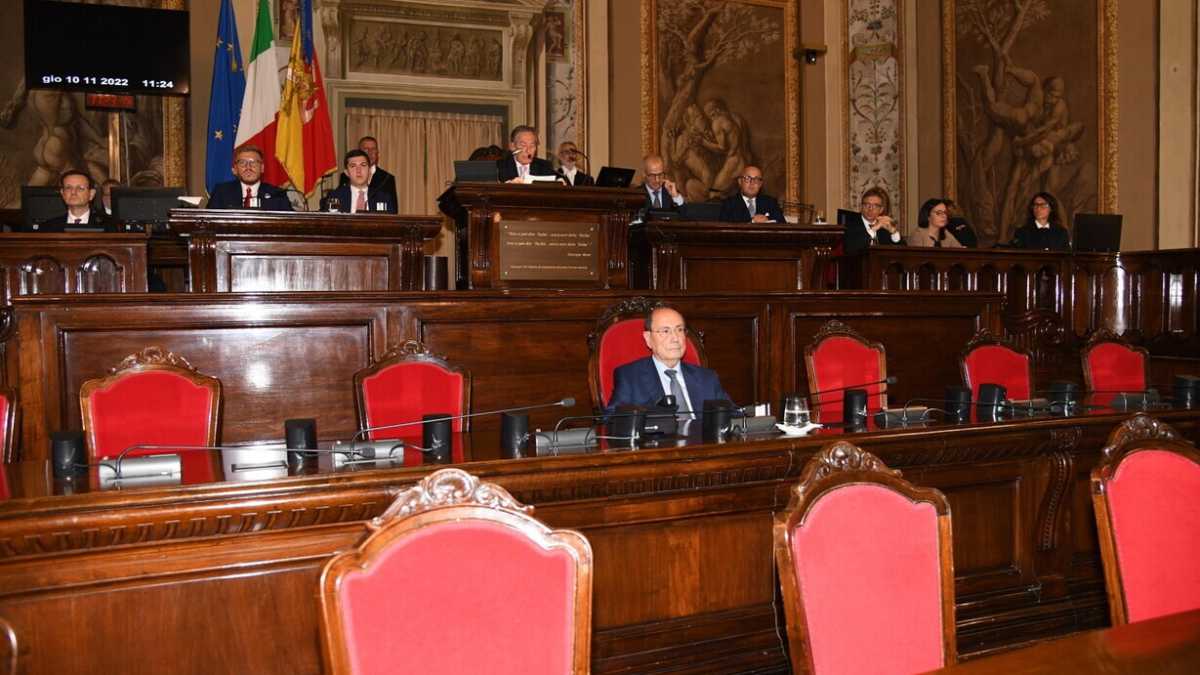 Immagine di In Sicilia il litigio tra Schifani e Micciché ha fatto implodere la maggioranza