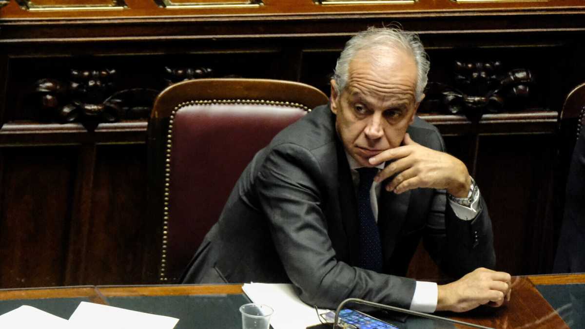 Immagine di Salvate il soldato Piantedosi dal metodo Salvini
