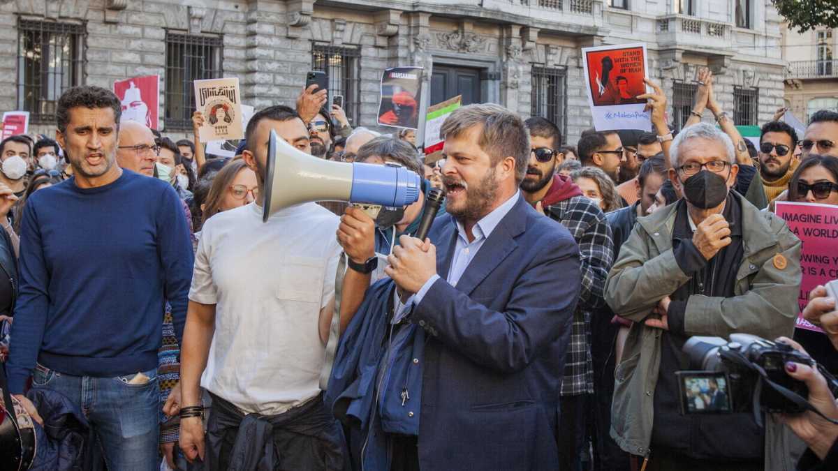 Immagine di E' la Lombardia o il congresso Pd? Majorino candidato contro Fontana (sorride Bonaccini)