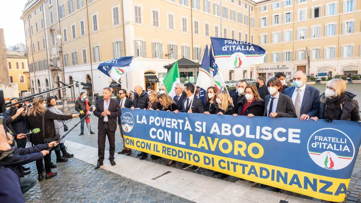 Immagine di Il reddito di cittadinanza si cambia separando le misure per la povertà da quelle per il lavoro