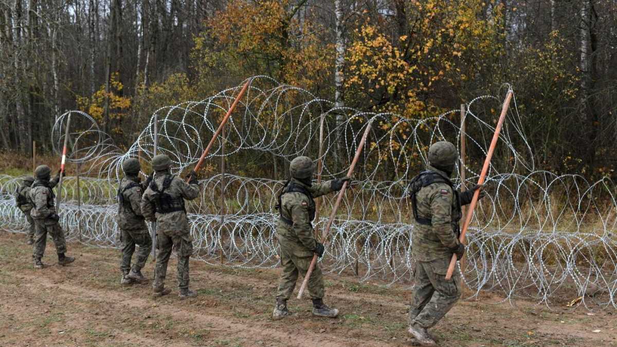 Immagine di Dietro al filo spinato. Kyiv costruisce un muro con la Bielorussia