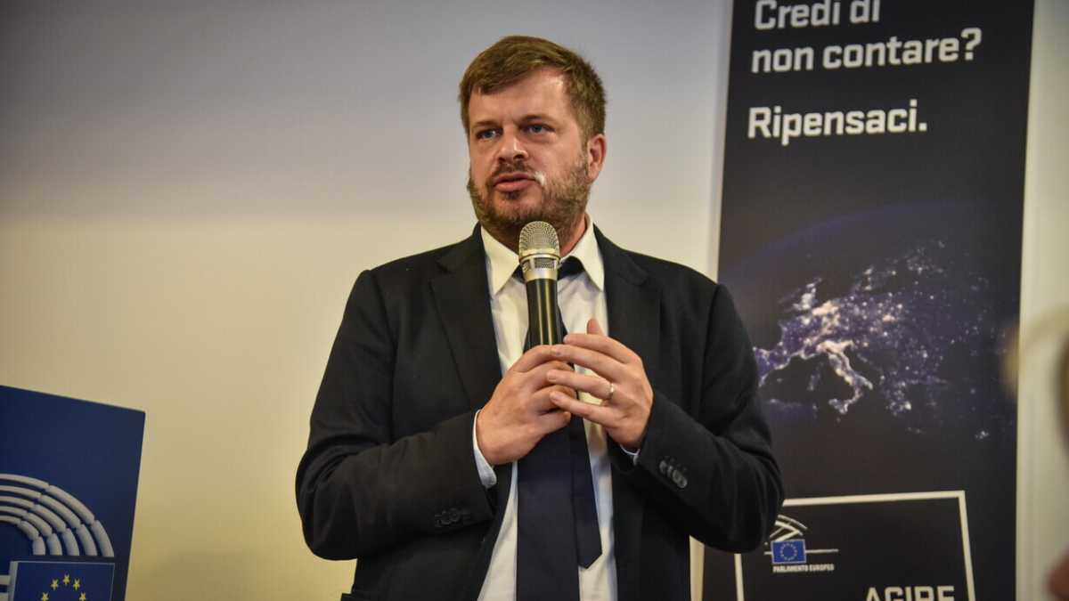 Immagine di Tra Lazio e Lombardia. La candidatura di Majorino al Pirellone rivela tutta l'incertezza del Pd