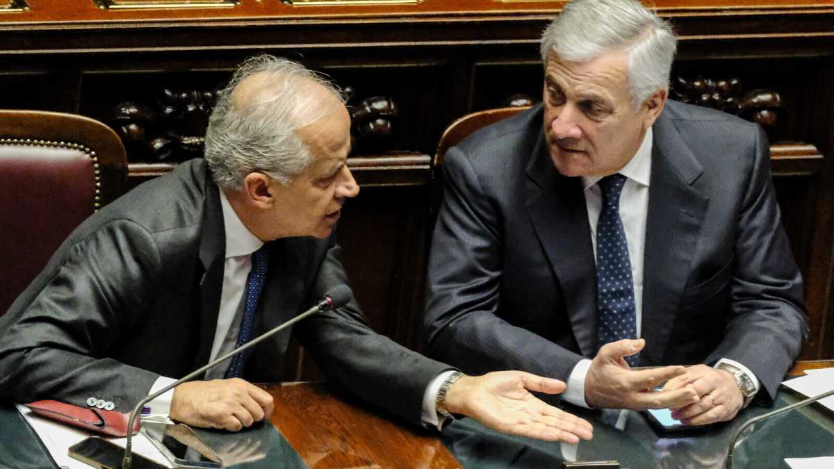 Immagine di "L'immigrazione si può risolvere solo a livello europeo". Piantedosi e Tajani sconfessano il metodo Salvini