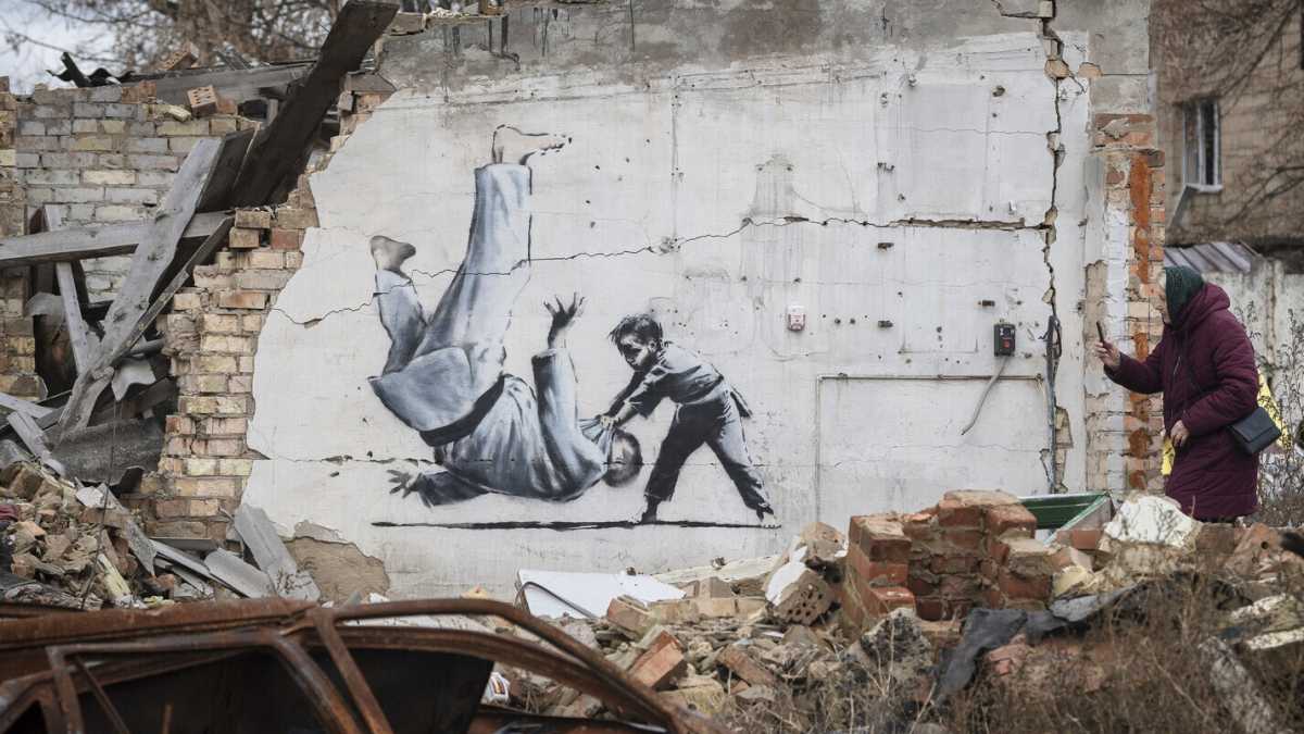 Immagine di I nuovi murales di Banksy sui muri feriti d'Ucraina