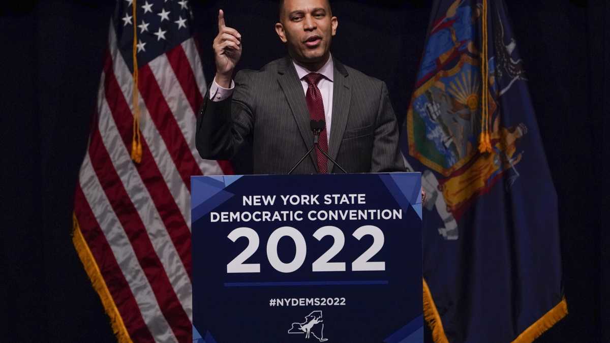 Immagine di Hakeem Jeffries, il democratico tutto rap e Bibbia che aspira a prendere il posto della Pelosi