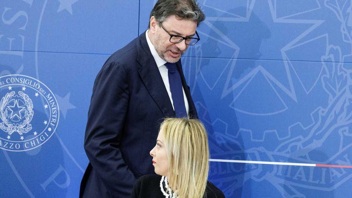 Immagine di Meno Reddito di cittadinanza, più pensioni. La manovra di Meloni