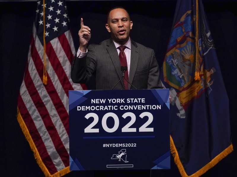 Hakeem Jeffries, il democratico tutto rap e Bibbia che aspira a prendere il posto della Pelosi