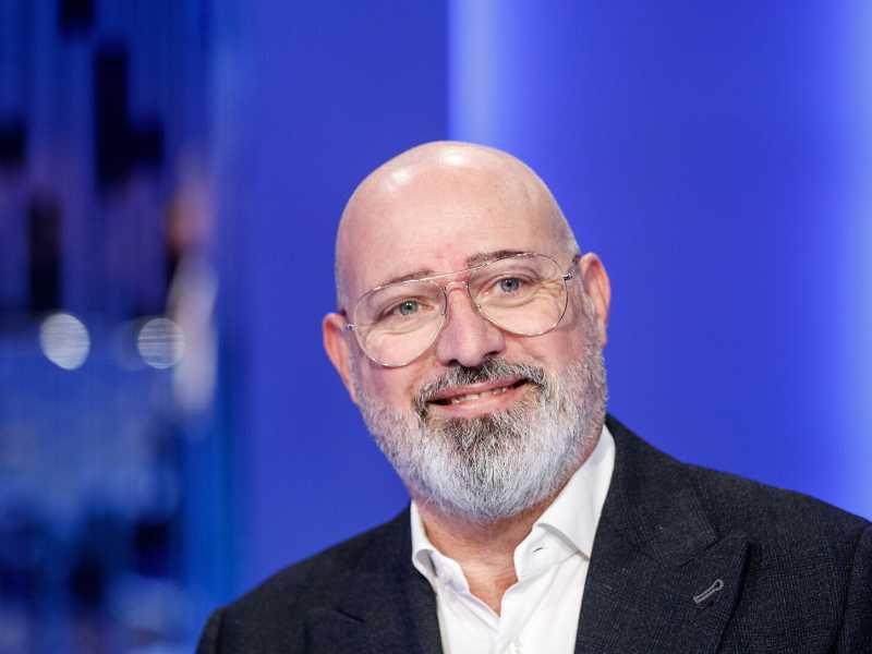 Chi è, da dove viene e cosa vuole Stefano Bonaccini, candidato alla guida del Pd
