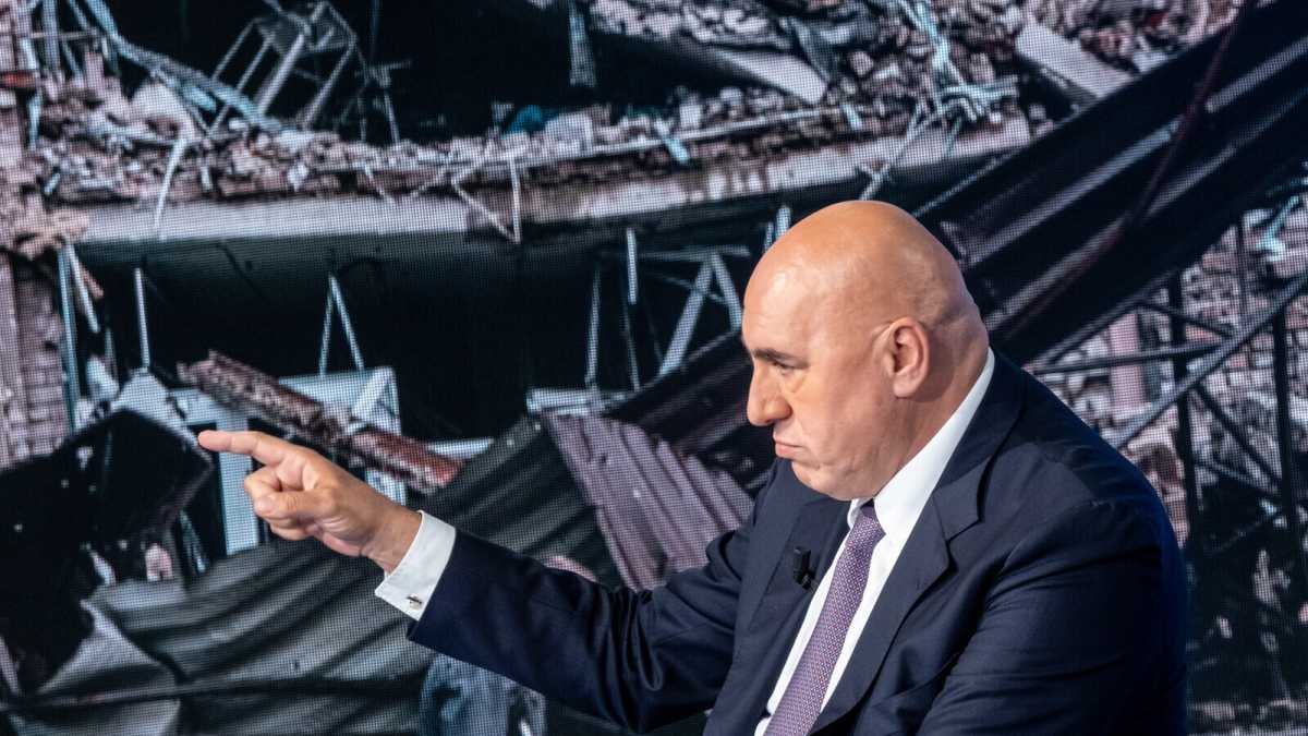 Immagine di Manuale di sopravvivenza post sovranista di Guido Crosetto, ministro della Difesa