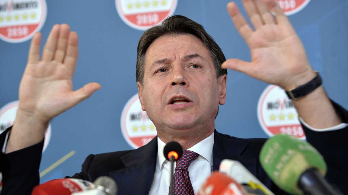 Immagine di Conte promette le barricate per il reddito di cittadinanza: "Scenderemo in piazza"