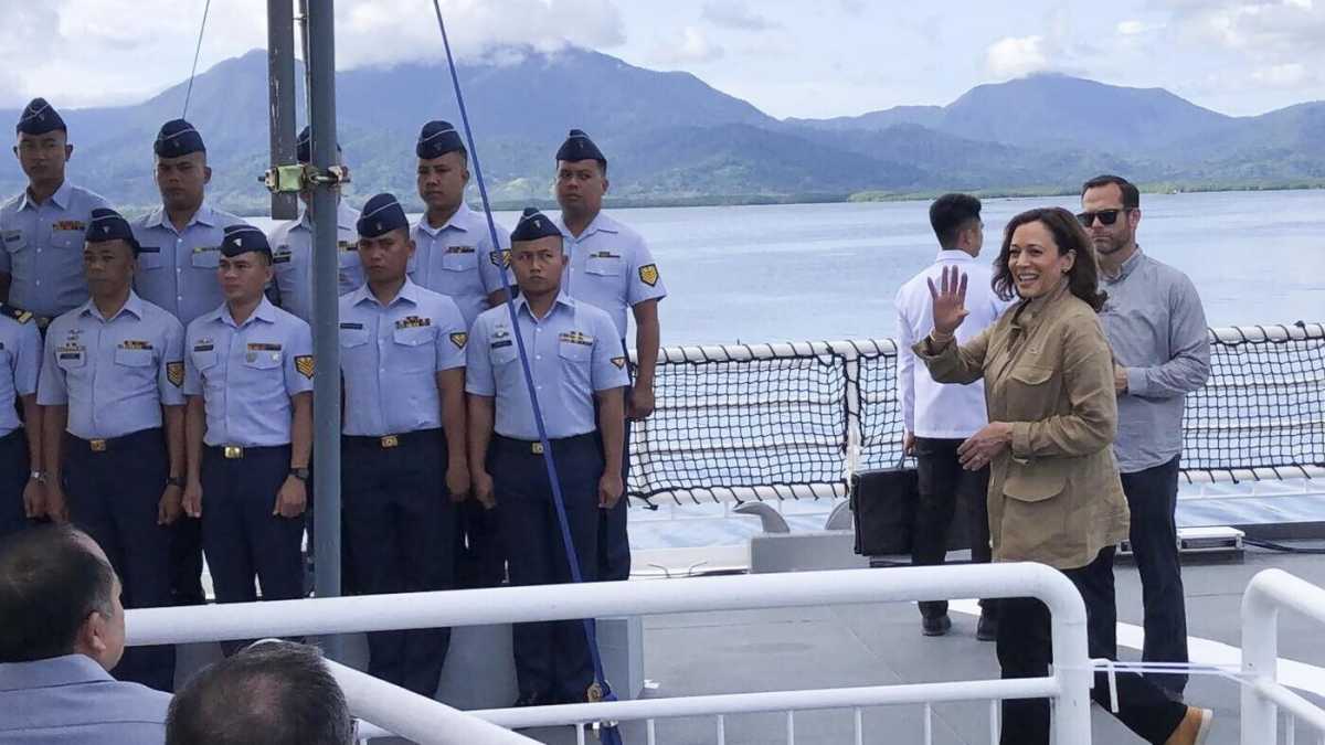 Immagine di Che ci fa Kamala Harris su un’isola sperduta del Mar cinese del sud