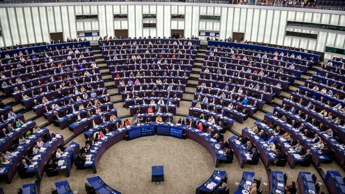 Immagine di Russia stato terrorista? M5s si astiene e una parte del Pd vota contro la risoluzione Ue