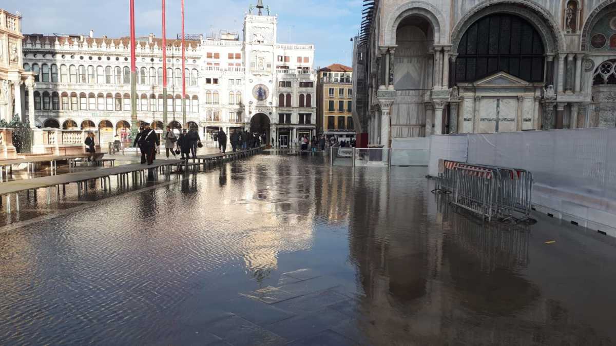 Immagine di Oltre il Mose c’è il parapetto. Come Venezia ha salvato anche la sua Basilica