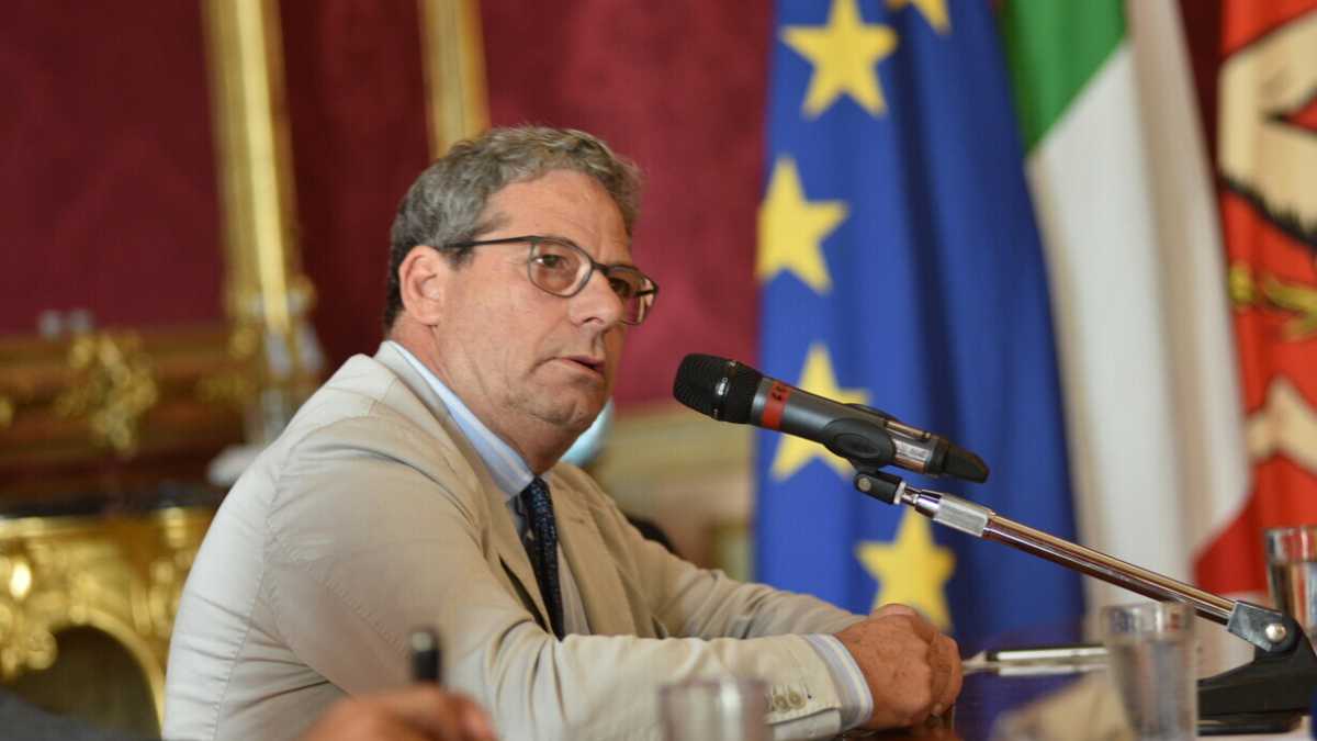 Immagine di In Sicilia Forza Italia si spacca. Micciché si tiene il simbolo, Schifani i parlamentari