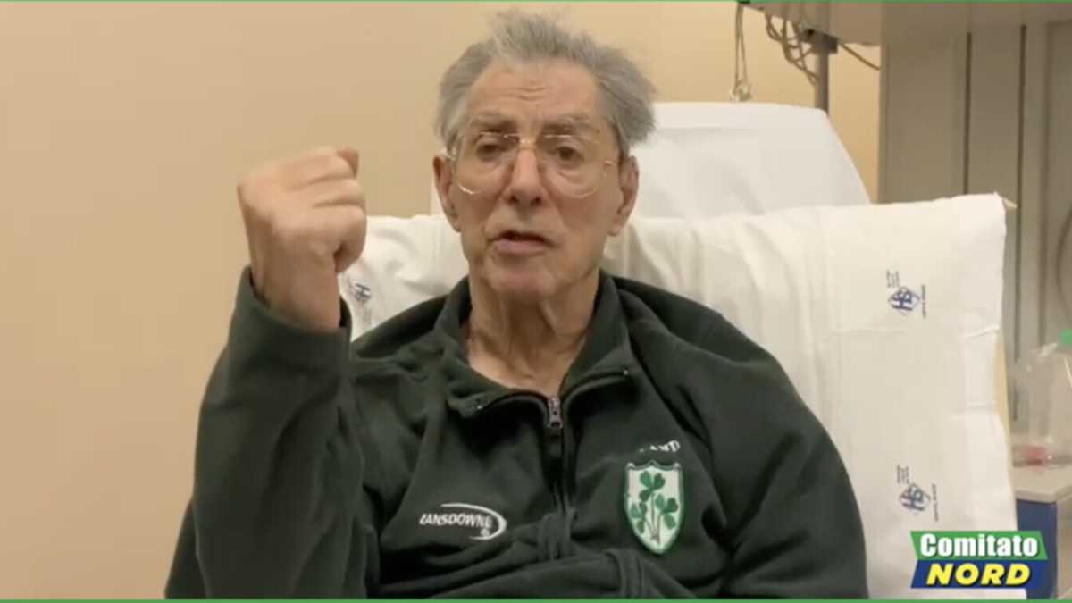 Immagine di Bossi non molla e manda un video dall'ospedale: il Comitato nord va avanti