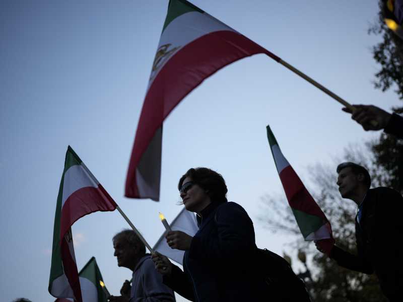 La veglia a sostegno dei manifestanti iraniani a 40 giorni dall'omicidio di Mahsa Amini (foto di Drew Angerer/Getty Images)&nbsp;<br />