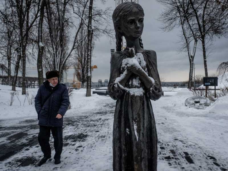 La statua all'Holodomor Memorial di Kyiv, Ucraina (foto di Chris McGrath/Getty Images)&nbsp;<br />