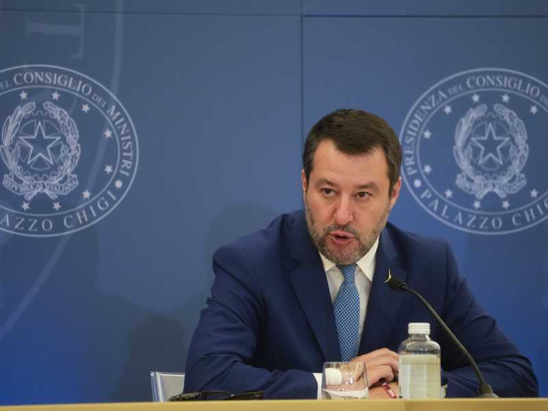 Sfascio Salvini. In Europa il gruppo è in crisi, in Italia è fuga verso Calenda