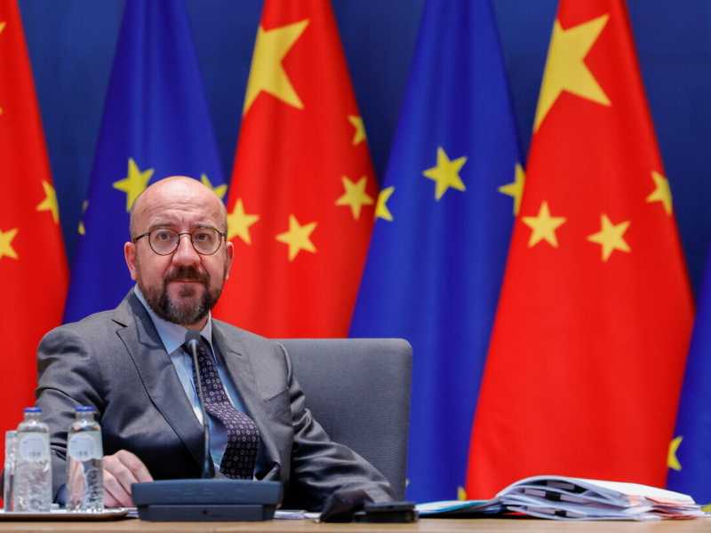 Charles Michel vola a Pechino. La diplomazia dei sorrisi con Xi