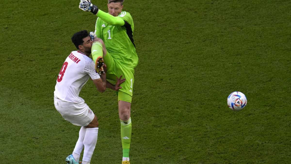 Immagine di Solo cameriere anziane per i giocatori dei Mondiali