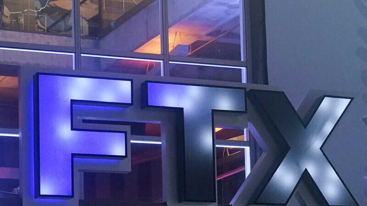 Immagine di Bankman-Fried, genietto delle criptovalute, è caduto rovinosamente