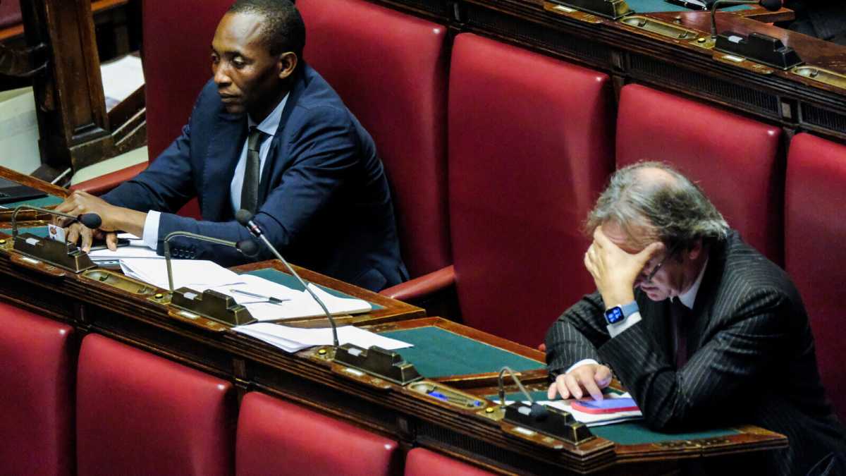 Immagine di Soumahoro, le scuse, il razzismo. Ma per frenarlo sulla “radicalità posturale” ci vorrebbe un amico
