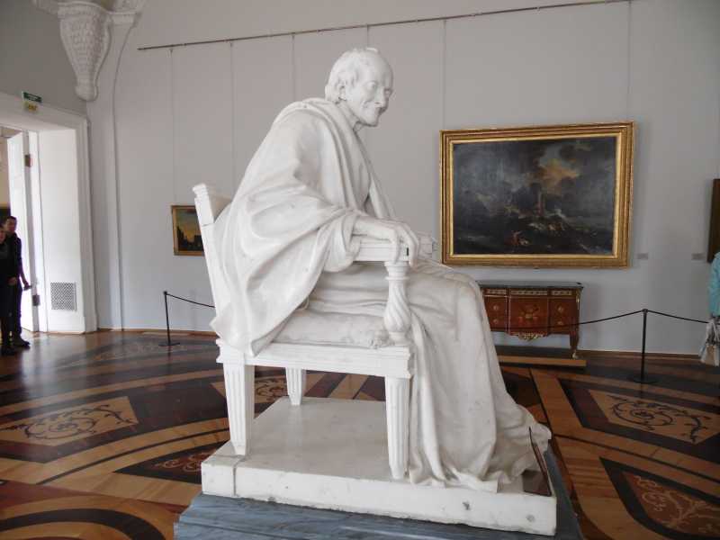 La statua di Voltaire a San Pietroburgo 