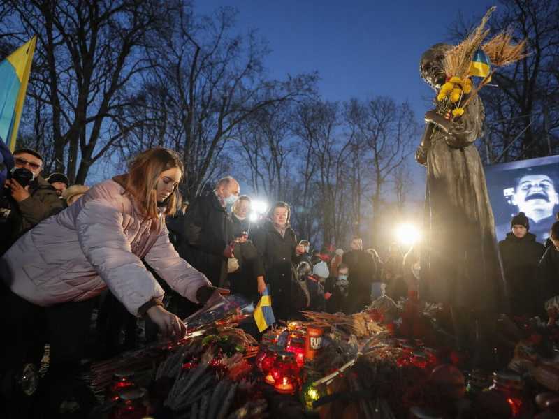 Il monumento dedicato all'Holomodor a Kiyv (Ansa)