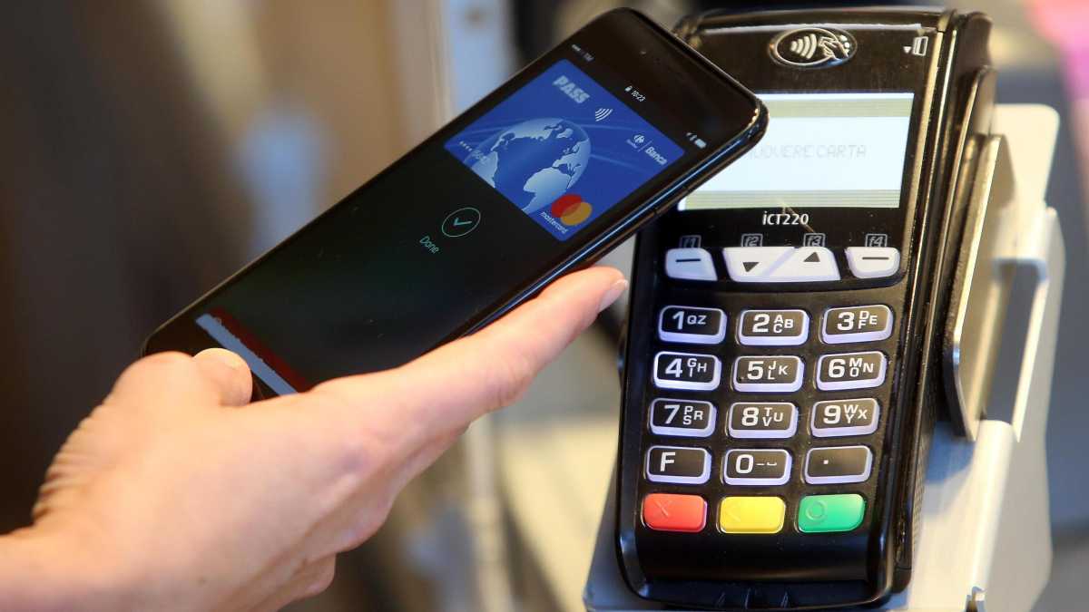 Immagine di Meloni ha un problema con Bruxelles: alzare il tetto sul Pos è contro il Pnrr