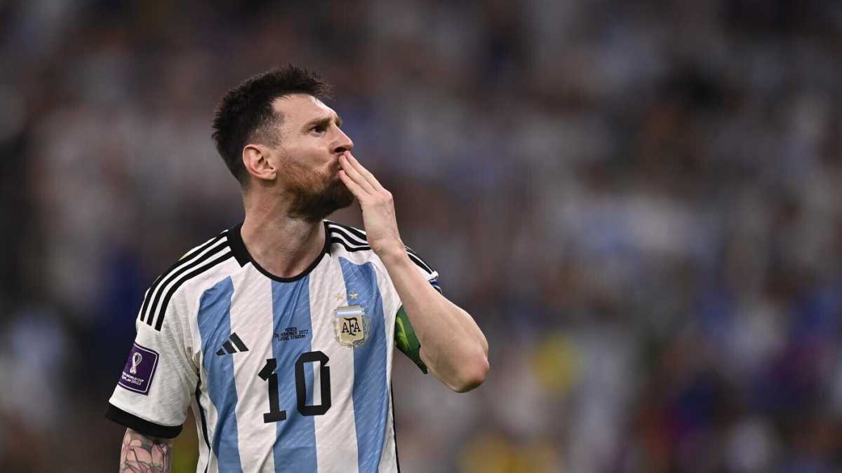 Immagine di Messi non deve vincere per farsi Maradona