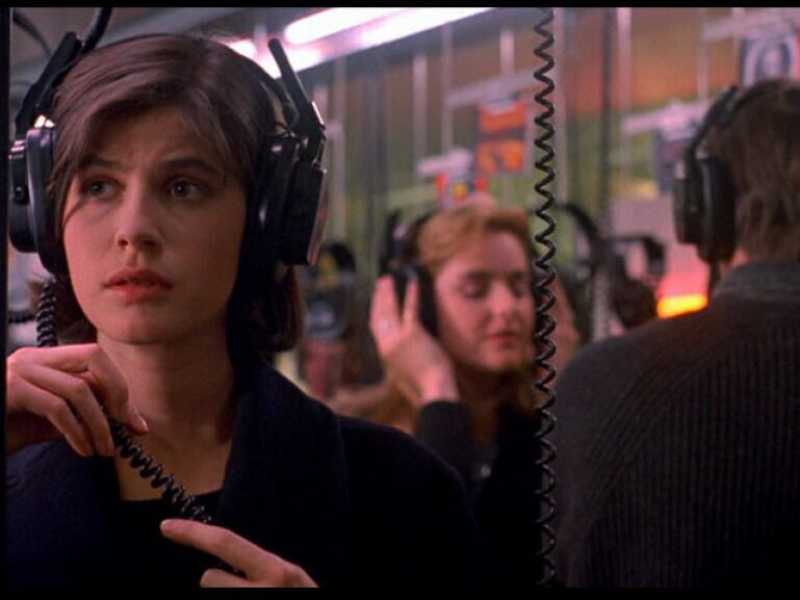 Ir&egrave;ne Jacob in una scena di Tre colori - Film rosso, film del 1994 diretto da Krzysztof Kieślowski<br />&nbsp;<br />