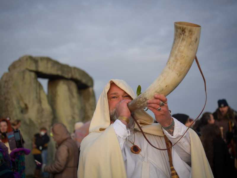 Stonehenge d&agrave; il bentornato ai visitatori per il solstizio d'inverno (Foto di Finnbarr Webster/Getty Images)&nbsp;<br />