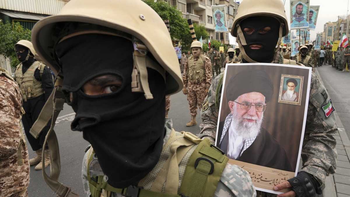 Immagine di La voce di un bassiji. “Questo sistema non può durare”, ci dice un miliziano del regime iraniano