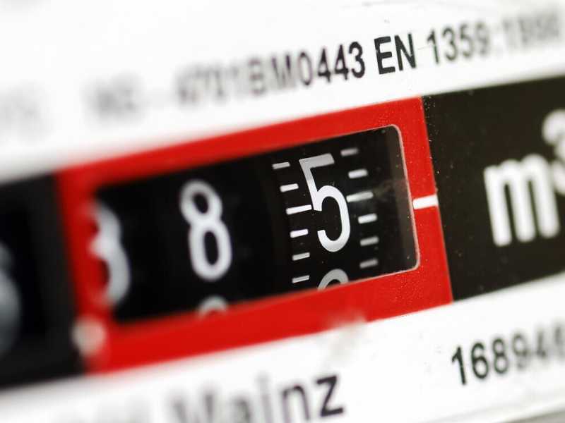 Un contatore del gas a Berlino, Germania, 24 novembre 2022 (EPA/HANNIBAL HANSCHKE) <br />
