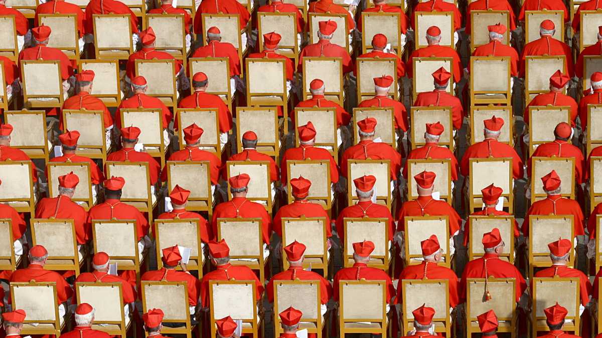Immagine di Cardinali ghibellini. Così la Chiesa diventa un Parlamento
