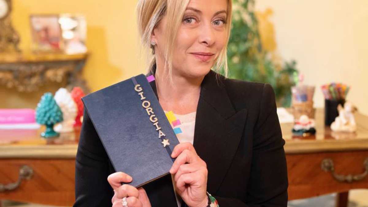 Immagine di Ecco come nascono "Gli appunti di Giorgia". Parla Longobardi, capo dei social di Meloni