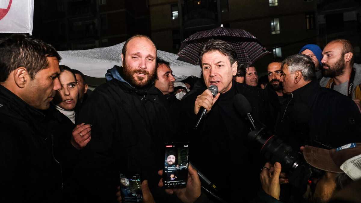 Immagine di Da Scampia a Rogoredo: riparte il tour nelle periferie di Conte