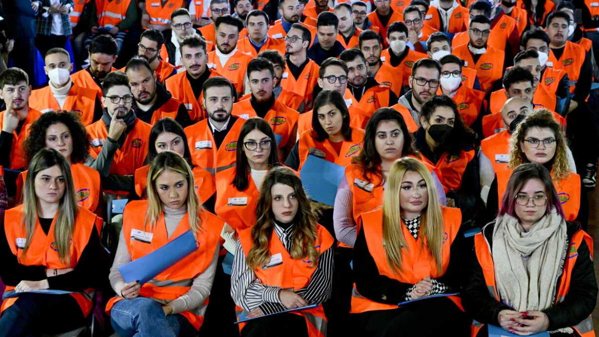 Immagine di Cosa ci racconta davvero la storia dei laureati assunti come spazzini a Napoli