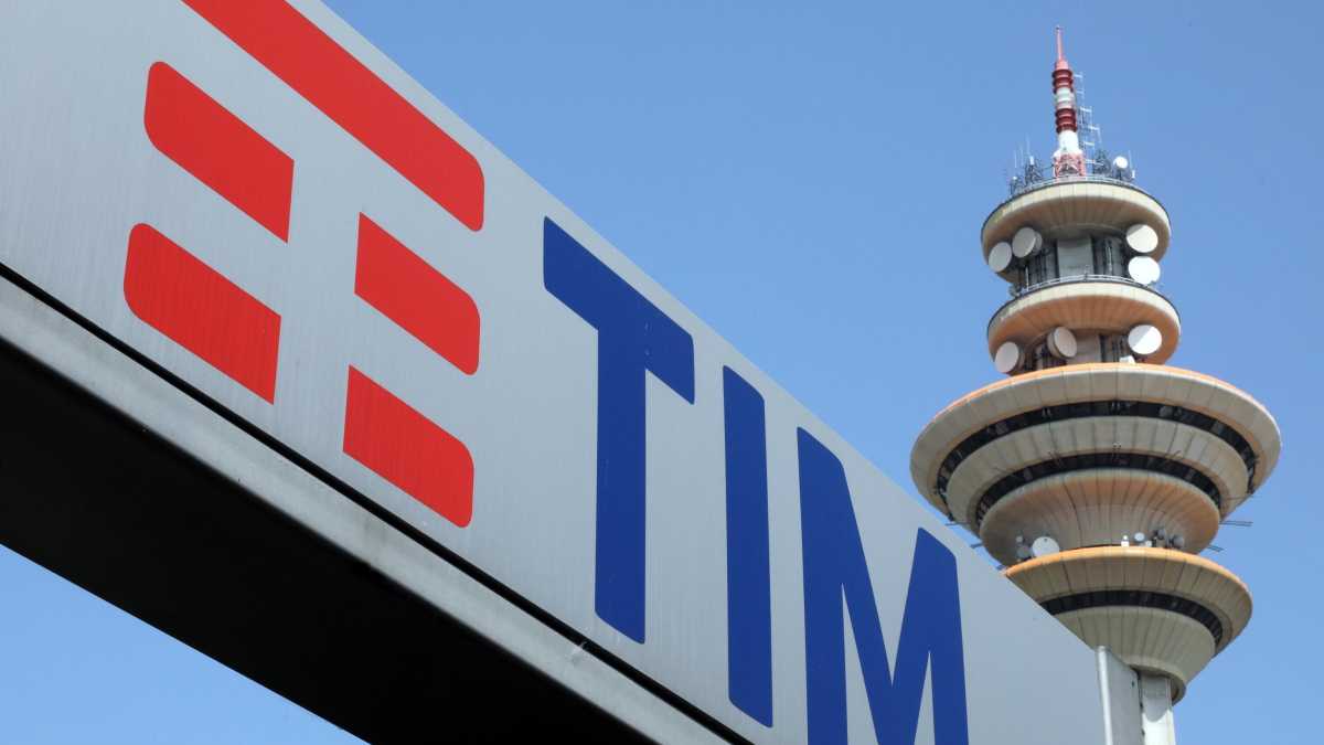 Immagine di Tim impigliata nel caos della rete