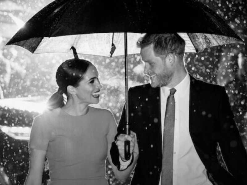 Con la serie su Netflix, Harry e Meghan assestano un altro colpo a Buckingham Palace