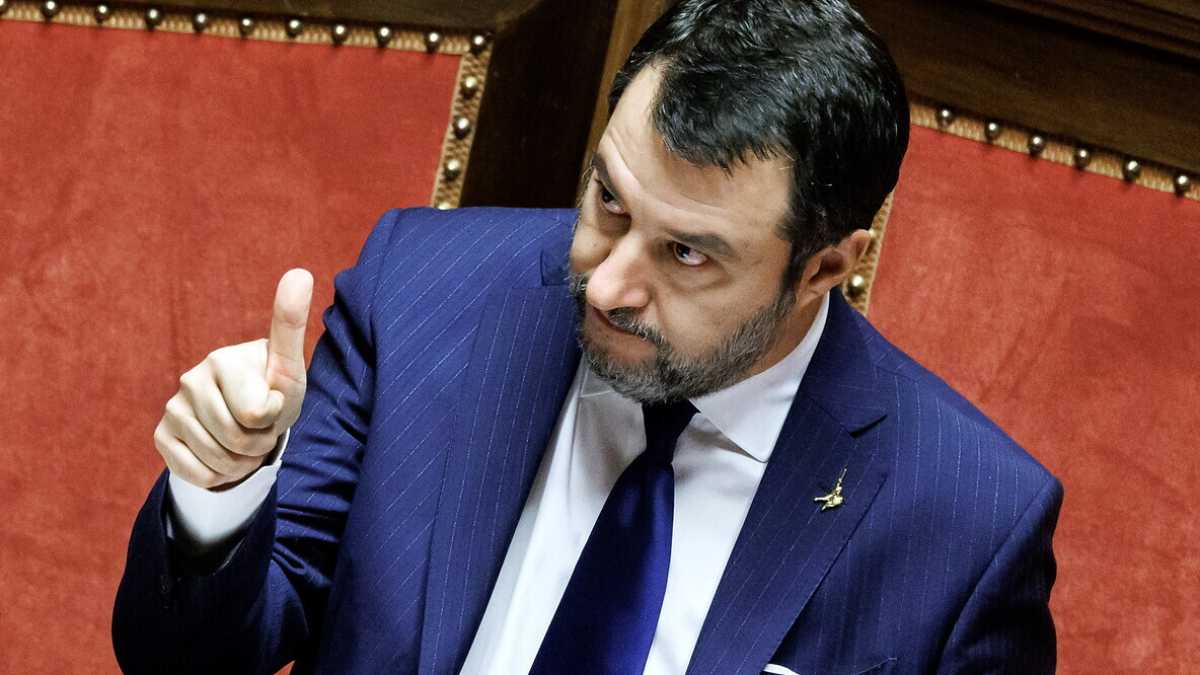 Immagine di La tribù di Salvini. Doppi e tripli incarichi. La Lombardia come metafora della crisi della Lega