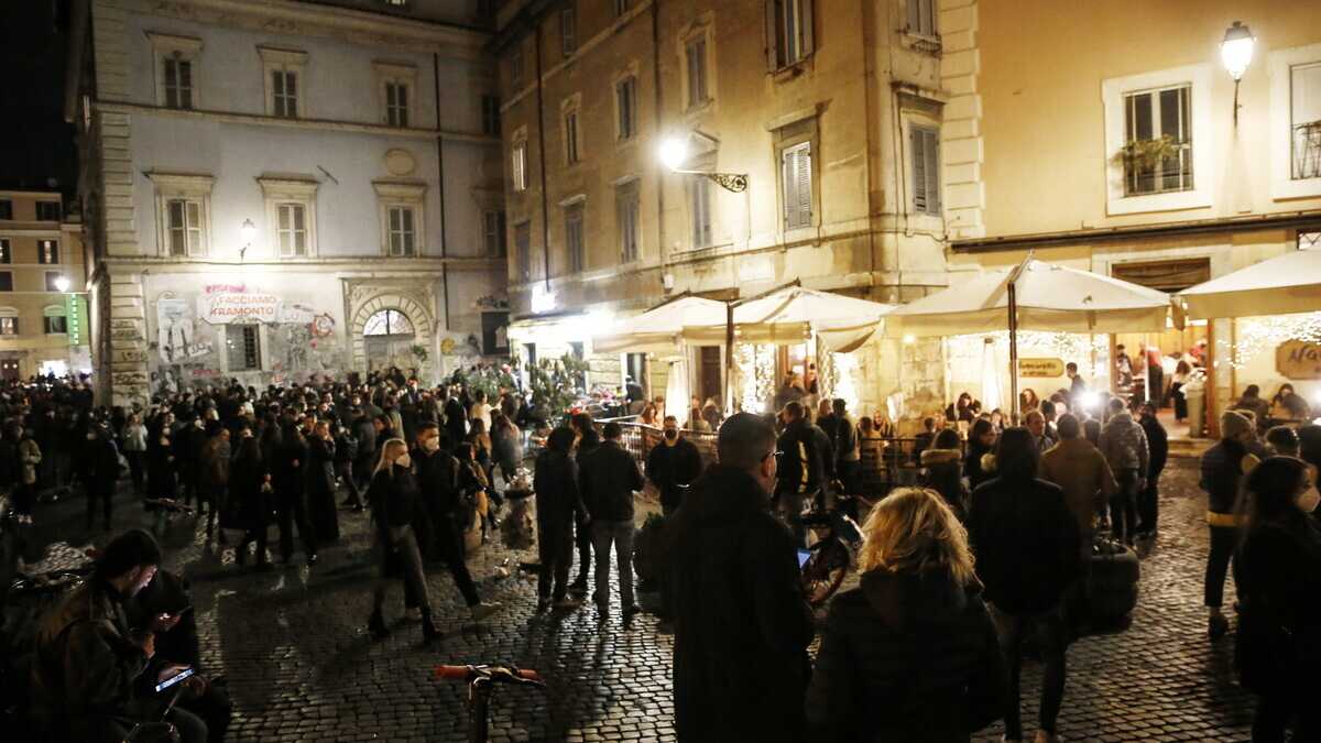 Immagine di Contro i barbari dell’aperitivo, fanatici del Pos che devastano le nostre città