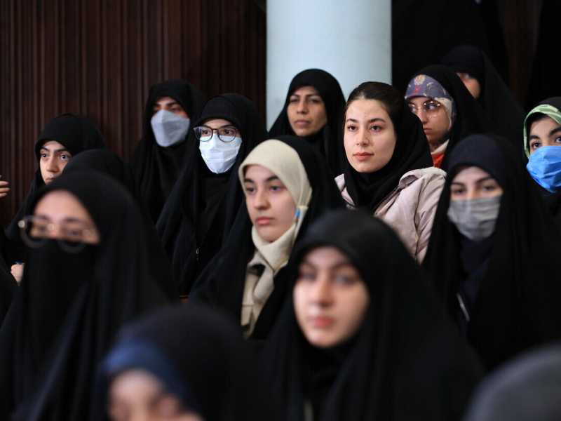 Una foto diffusa dal regime iraniano della visita di Raisi all'Universit&agrave; di Teheran (Ansa)&nbsp;