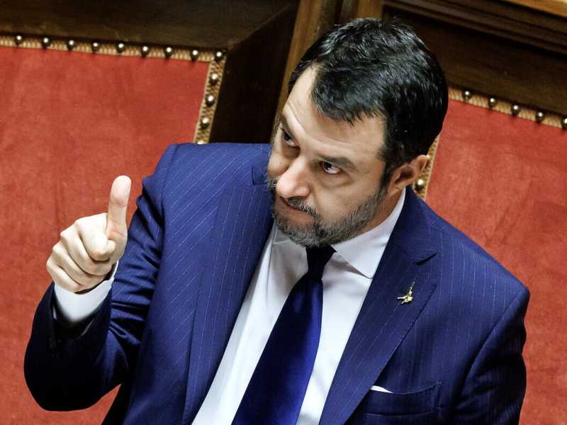 La tribù di Salvini. Doppi e tripli incarichi. La Lombardia come metafora della crisi della Lega
