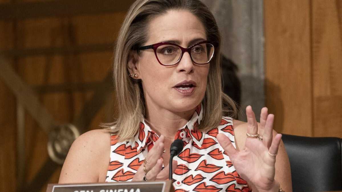 Immagine di La mina vagante Kyrsten Sinema lascia i dem. La nuova "indipendente dell'Arizona"