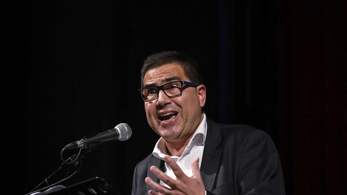 Immagine di Poltrone d'oro per i consiglieri nel Lazio. D'Amato promette: "Taglierò le indennità"